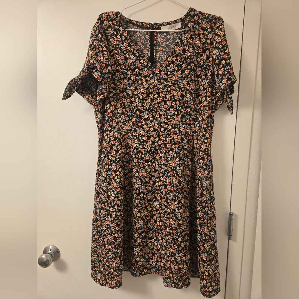 LOFT Floral Short Sleeve Dress With Pockets‎